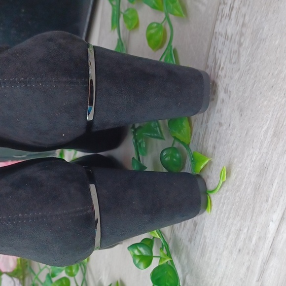 DKNY Cavale Boot NIB - Picture 6 of 12